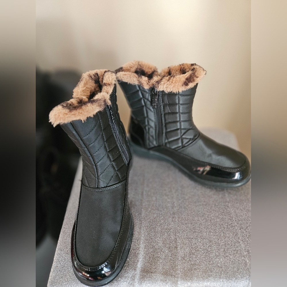 Tote's Women's Black Fur-Lined Winter Boots Size 7M